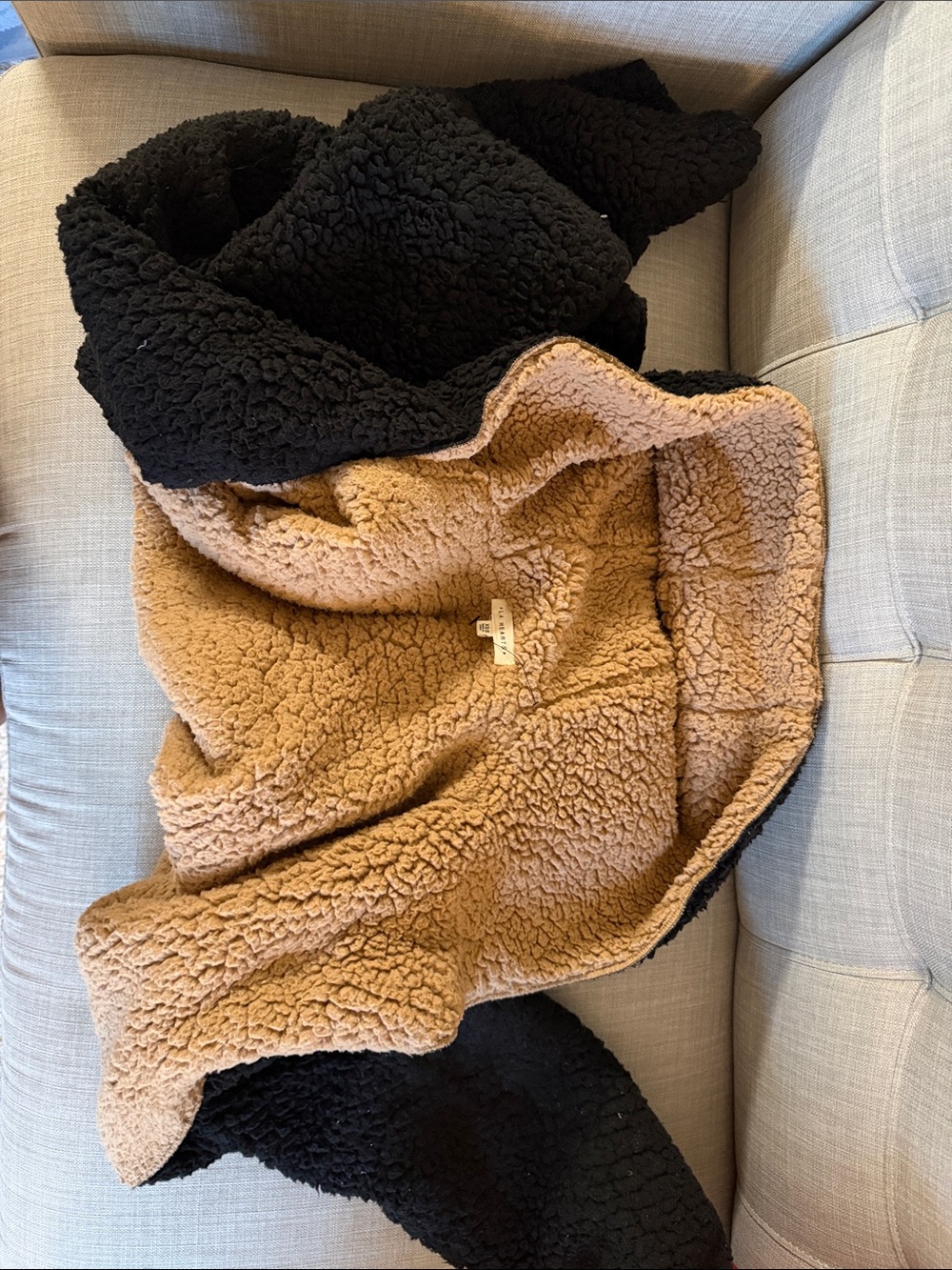 La Hearts Reversible Teddy Jacket in Black and Tan